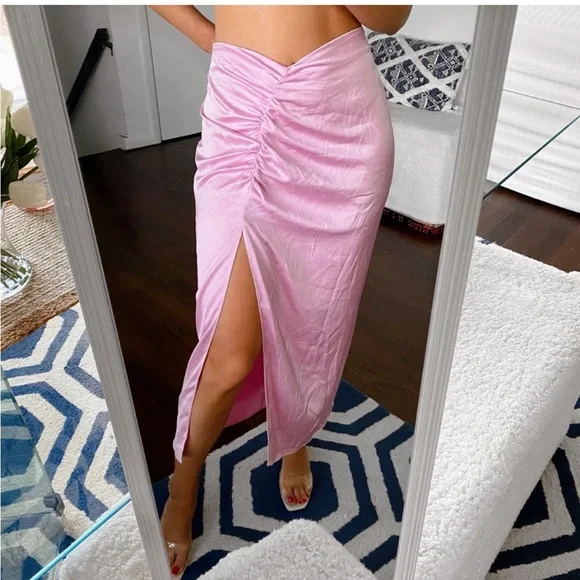 Zara satin silky pastel pink scrunched skirt - Picture 7 of 10